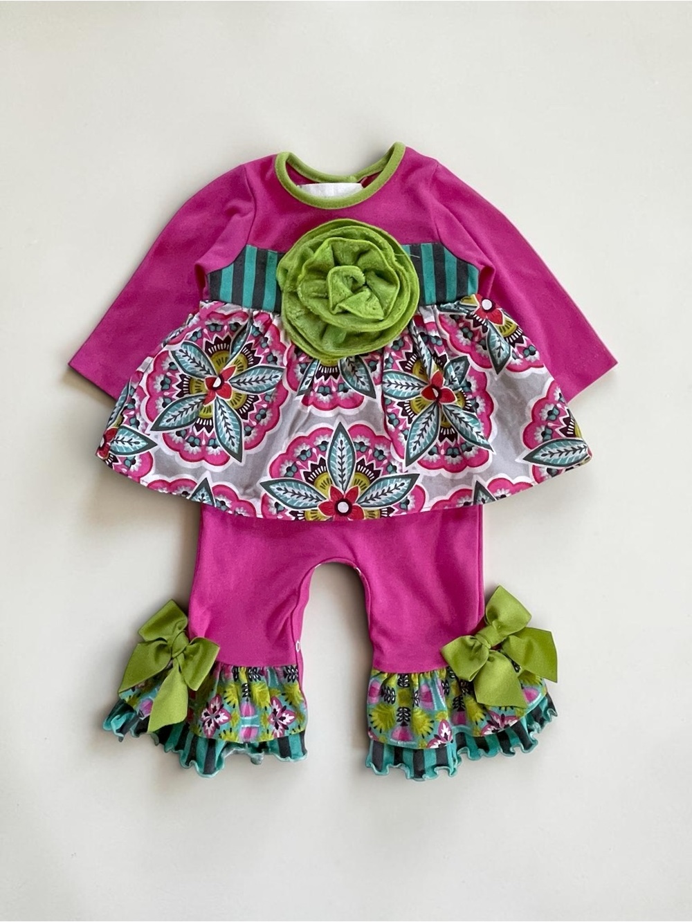 MOLLY & MILLIE EUC/LN Hot Pink Floral Paisley 3D Flower Appliqué Ruffle Romper